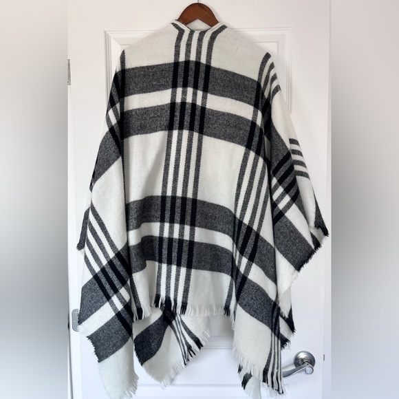 Poncho from Guess - Picture 5 of 6